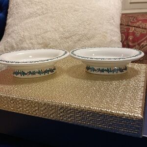 Set of 2 Bath & Body Works ceramic pedestal based Christmas soap dishes vintage